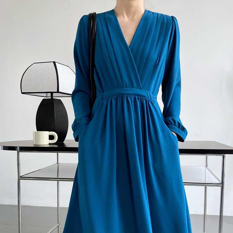 

Casual Dresses 2023 Autumn Women French Court Style Retro Ladylike Long Dress Korean Urban Commuter Sweet Tender V-neck High-waist, Black