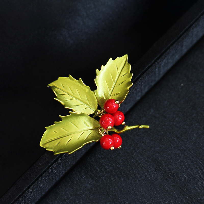

Fashion New green leaves red pearl brooch simple grass coral plant brooches pins men and women cardigan coat suit accessories