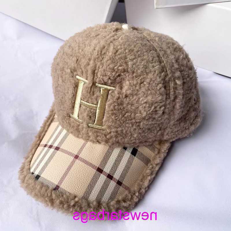 

Original edition Designer Hermsie Hat for sale British plush baseball cap autumn and winter Hletter embroidery fashion curved ins hat trend OWK9 JDMQ, Black6