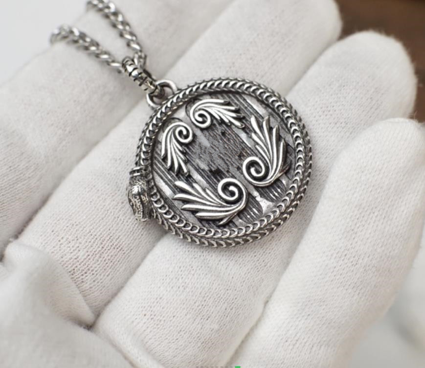 

Designer Circle Snake Pendant Necklaces For Women and Men Vintage Silver Copper Long Sweater Necklace Women Mens Jewelry Accessories