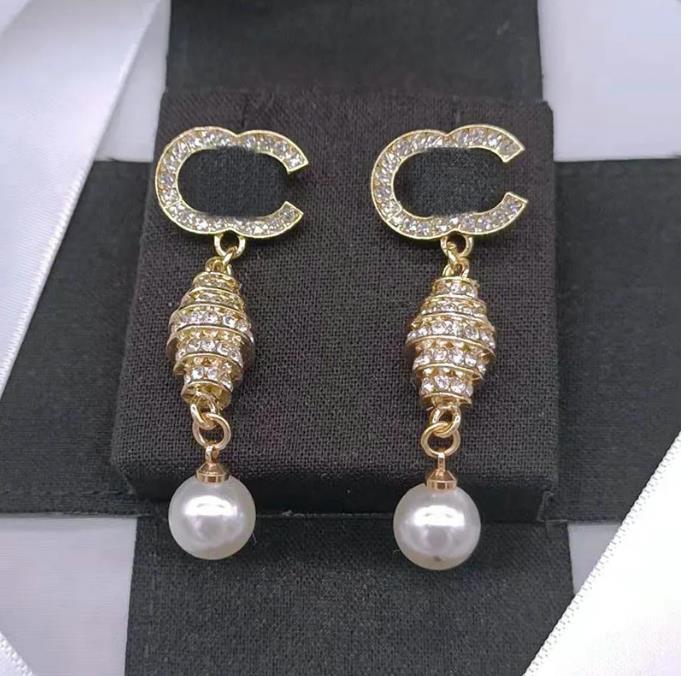 

Luxury fashion style letter designer high quality Stud, bag pendant, Brand earrings, feminine glamour, wedding gifts, jewelry accessories