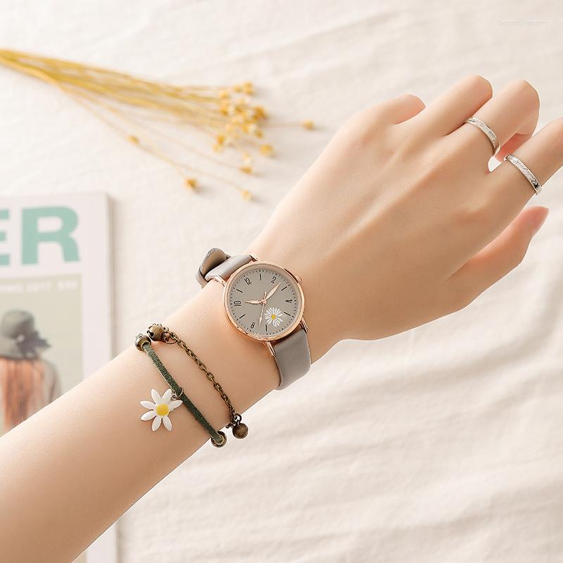 

Wristwatches Fashion Round Quartz Daisies Casual Simple Wrist Watches Leather Strap Fashionable Clock For Waterproof Wristwatch Women, Pk