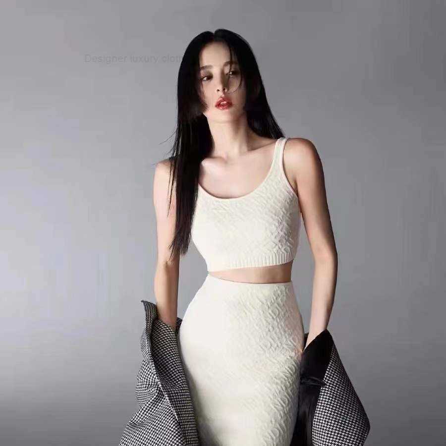

Designer High Quality Two Piece Dress Embossed 3D F Letter High Ladies Dress Two Pieces Knit Tank Top & Skirt, Red