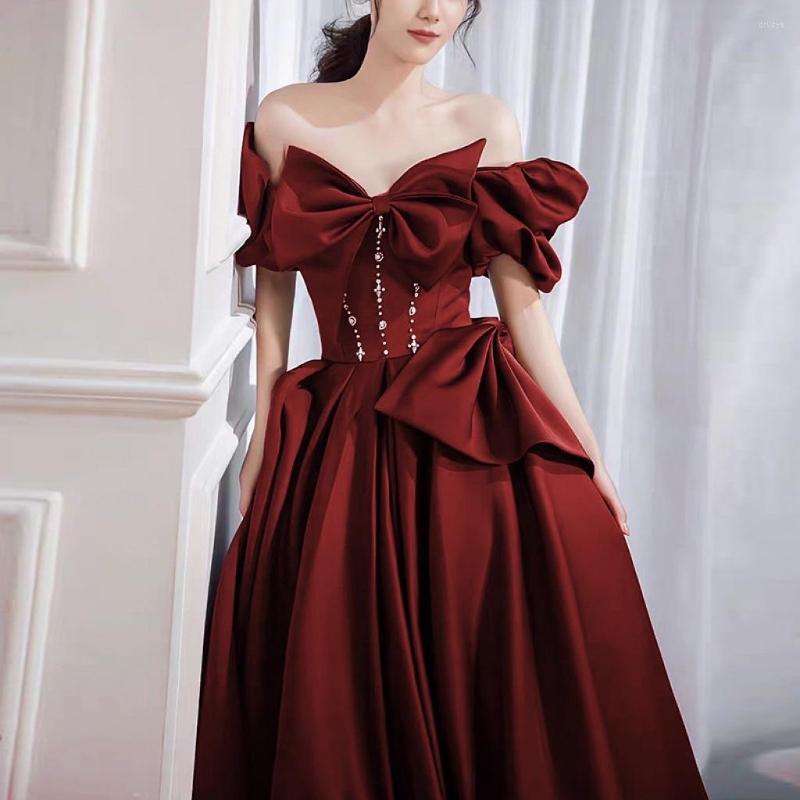 

Runway Dresses Charmful Burgundy Bridesmaid Satin Bowknot Beading Off Shoulder Crystal Square Collar Pleat Puff Sleeve A Line Prom Gown