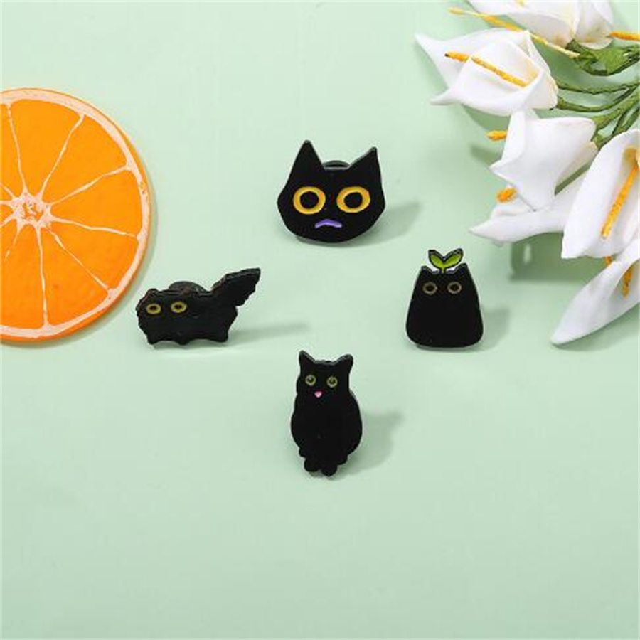

New alloy animal brooch cartoon cute black cat shaped paint badge accessory AE702