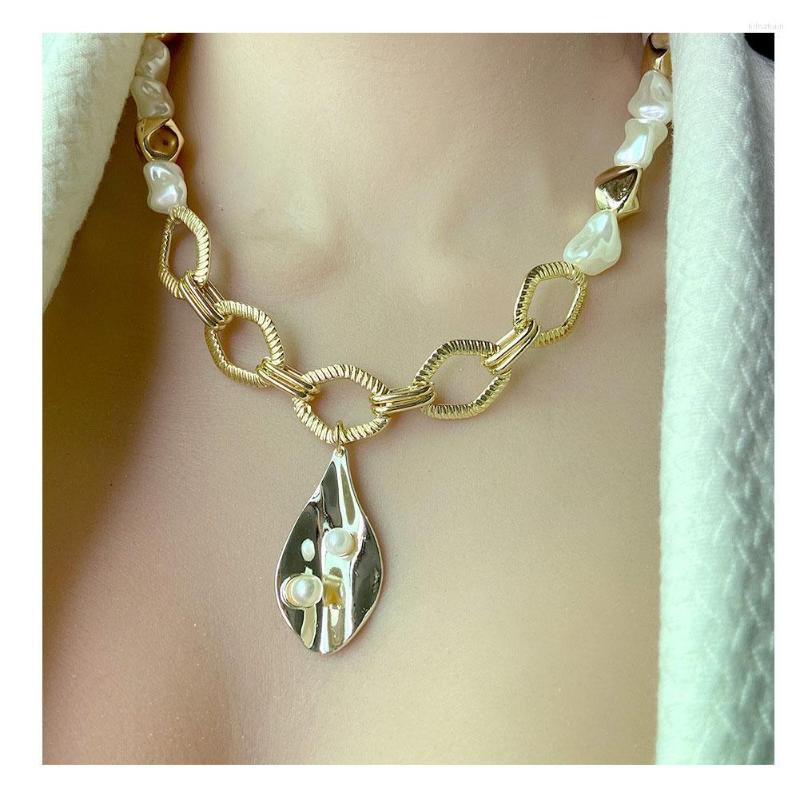 

Choker Irregular Baroque Imitation Pearl Necklace For Women Geometric Metal Beads OT Buckle Clavicle Chain Jewelry Party Gifts