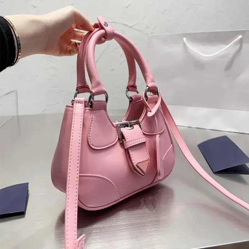 

2023 summer New Shoulder Bags luxurys designers bag women handbags leather totes Nylon messenger crossbody fashion versatile, Black