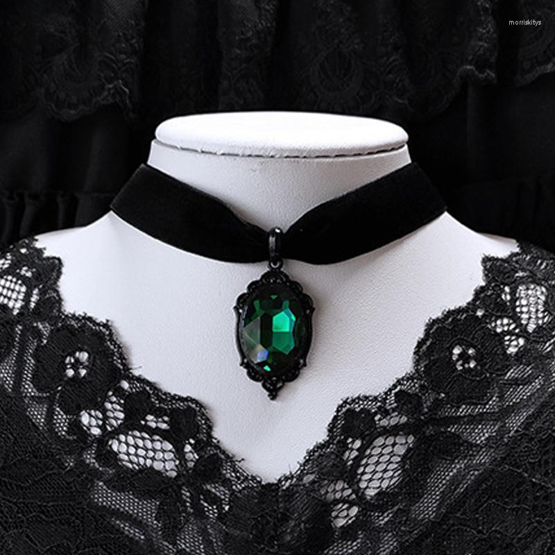 

Choker Gothic Venom Crystal Cameo Necklace For Women Fashion Witch Jewelry Accessorie Gift Goth Alternative Green Velvet