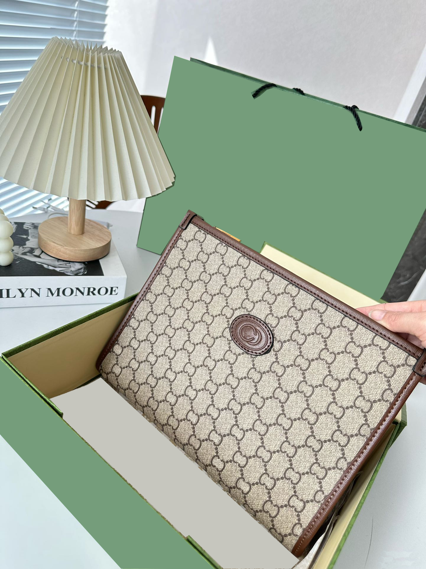 

Men's Carrying Bag Dinner Bag Shiny Shoulder Bag Party Crossbody Bag Envelope Wristband Handbag Crossbody Bag Fashionable PU leather handbag, Brown-gift box