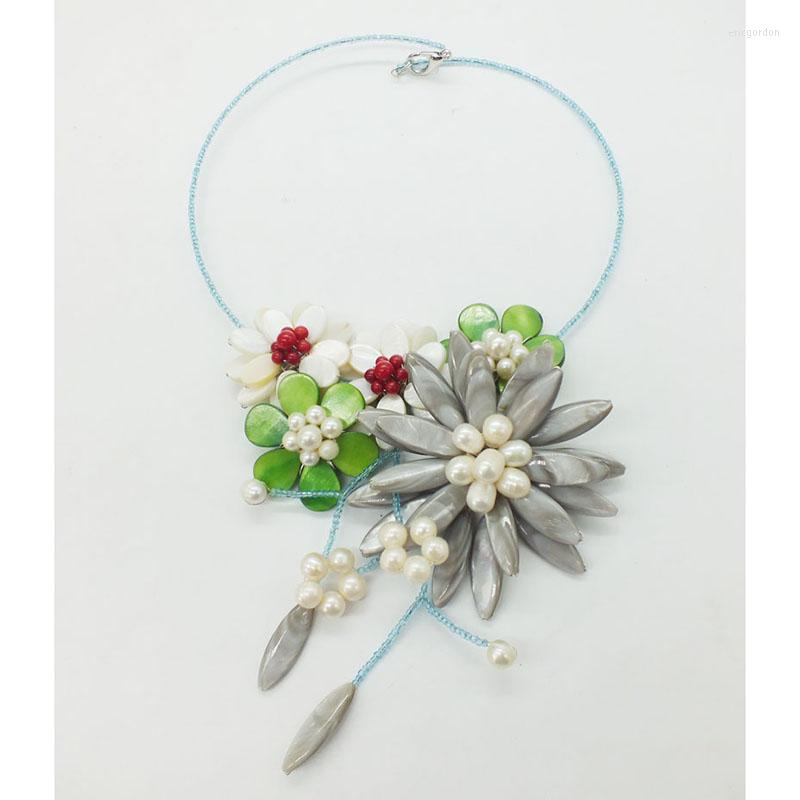 

Choker Beautiful Pearl Shell Flower Necklace 19"