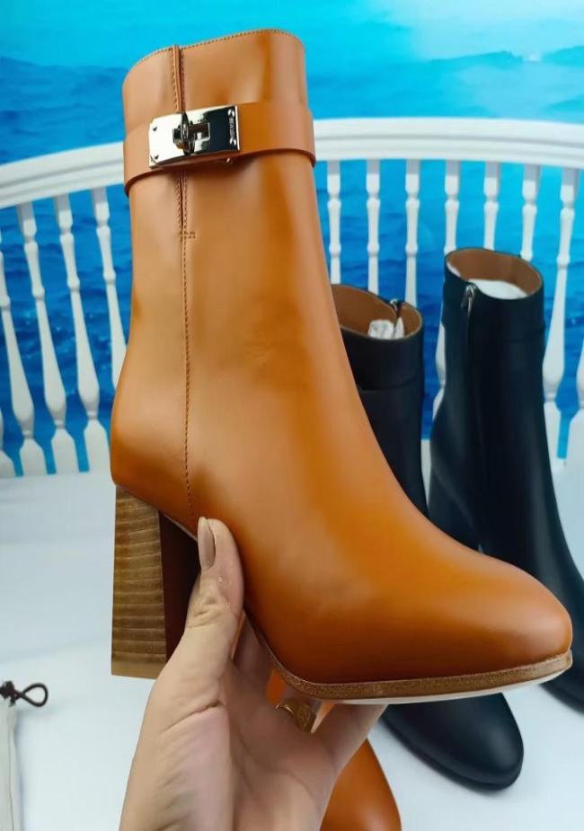 

2022 WOMEN SHOES New fashion shoe Snow boots fashion winter boot classic mini ankle short lady girl boot rivet shoes75 cm high2347521, Black