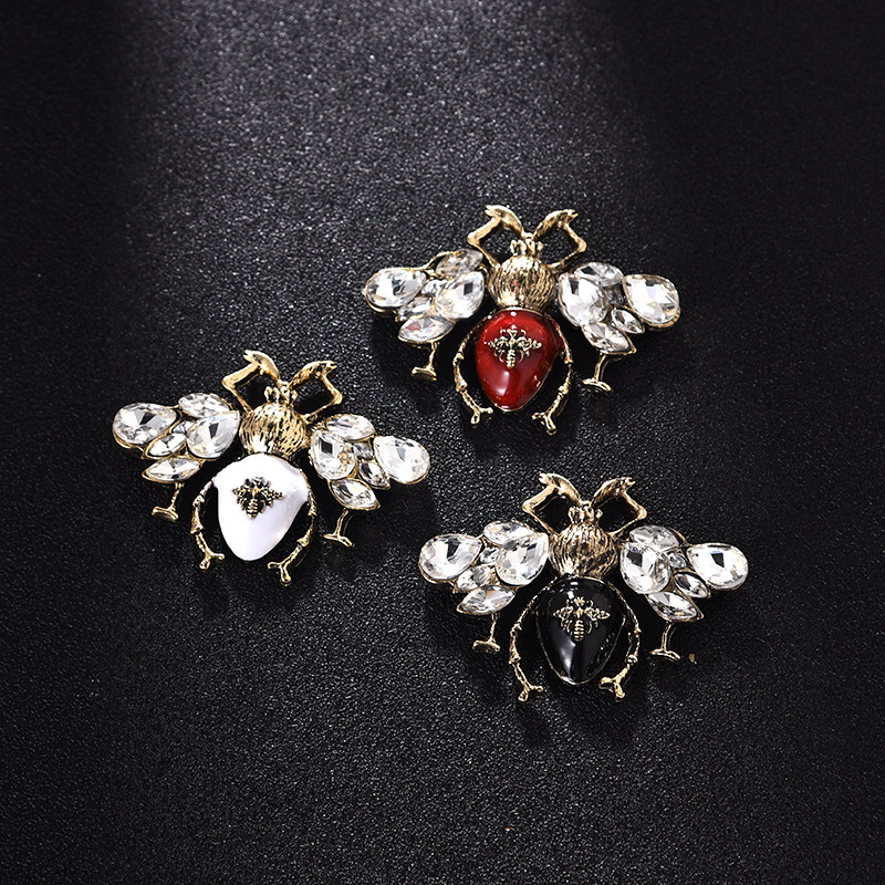 

Creative Cute Insect Brooch Drip Oil Rhinestone Bee Beetle Animal Brooches Fashion Corsage Clothing Accessories Universal Pins