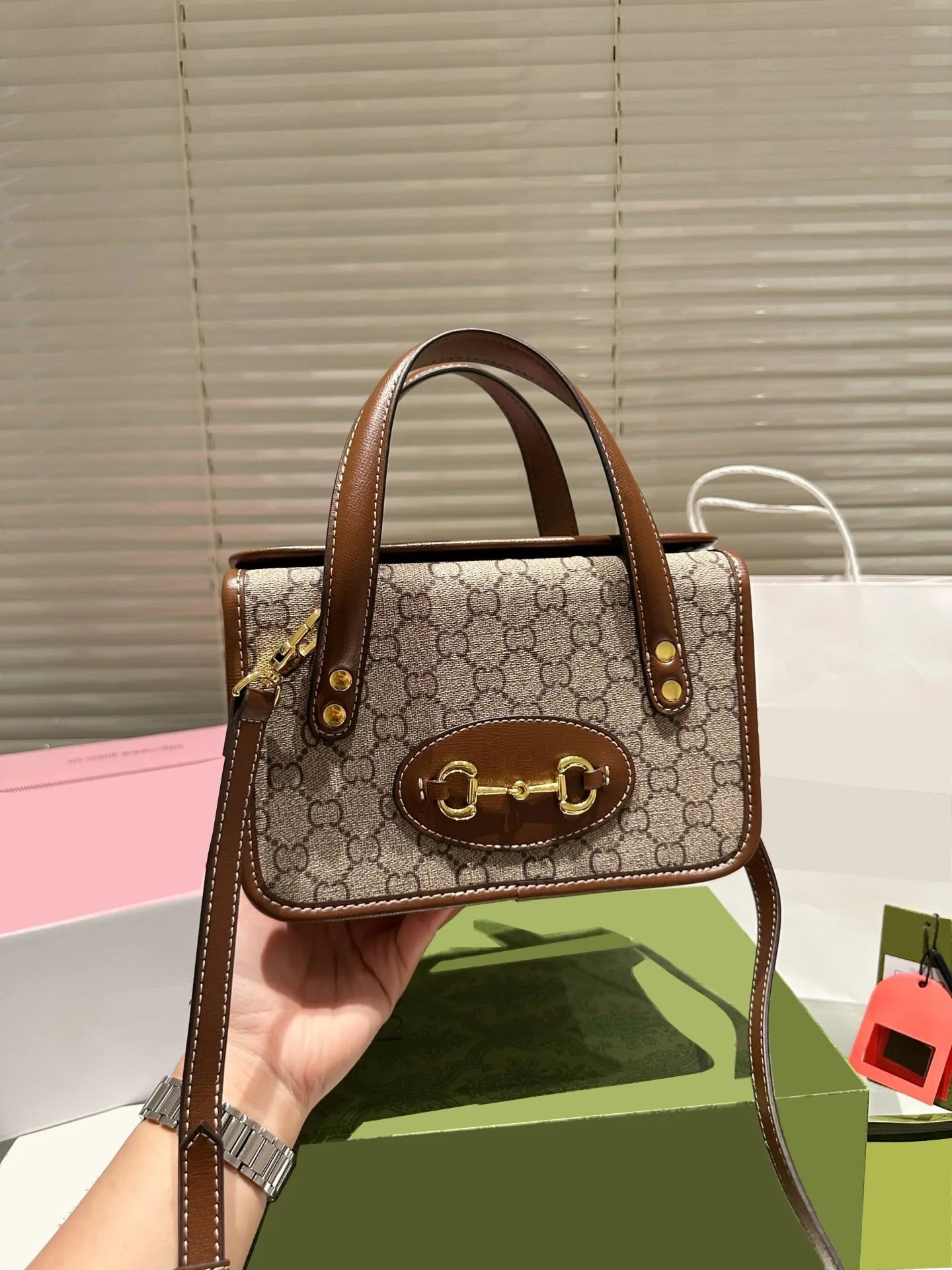 

2023 New Medium crossbody bag leather handbag Vintage Classic and Elegant Antique Style Handbags leather travel bags fashion versatile, Brown