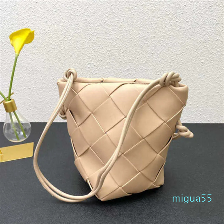 

Totes Shoulder Basket Bags Designer Bag Luxury Fashion Portable Mini Hand-woven Cross-body Bucket Calfskin Women Shoulder Bags, Red14