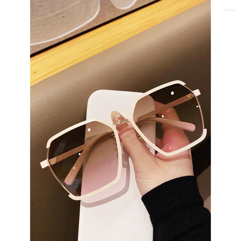 

Sunglasses 2023 Fashion Gradient For Women Vintage Metal Frame Rivet Square Sun Glasses Female Elegant Shades