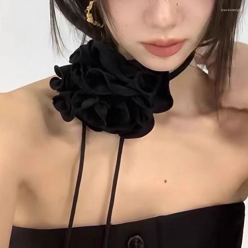 

Choker 2023 Retro French Black White Romantic Flower Necklace For Women Delicate Fashion Rope Chian Neck Female Collar