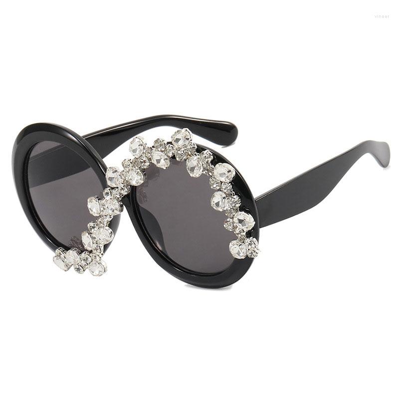 

Sunglasses Luxury Round Diamonds Women Men Oversized Rhinestone Sun Glasses Fashion Glitter Crystal Eyewear De Sol Oculos