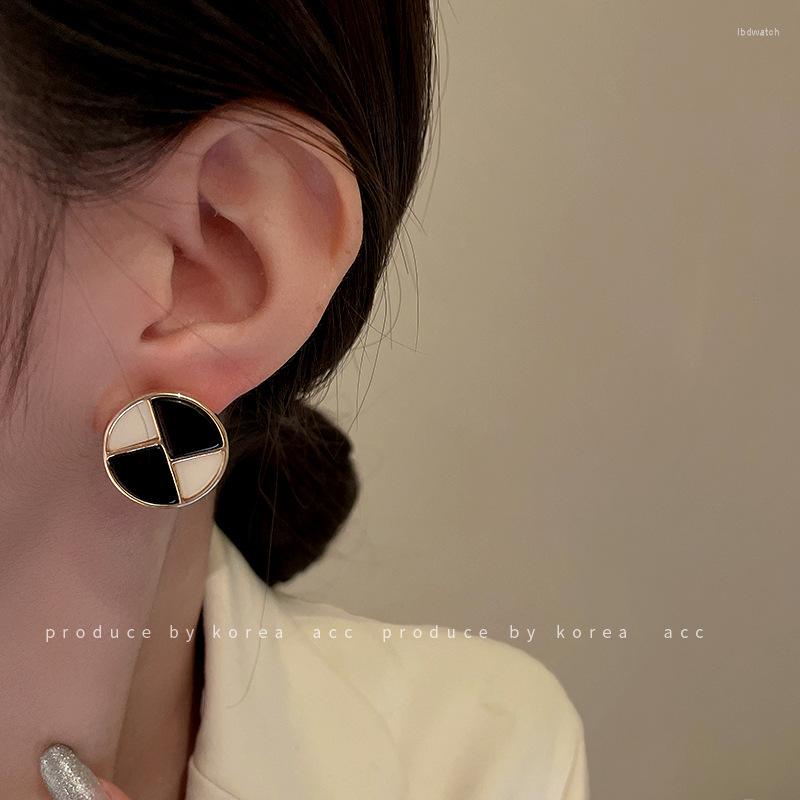 

Dangle Earrings Fashion Black And White Circle French Retro Simple Design Elegant Temperament
