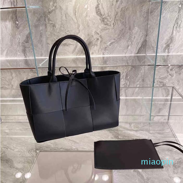 

2023-Tote Designer Handbags Early Spring 2023 Large Capacity Portable Shopping Bag Leather Single Shoulder Basket Commuter Woven, Pinkish gray