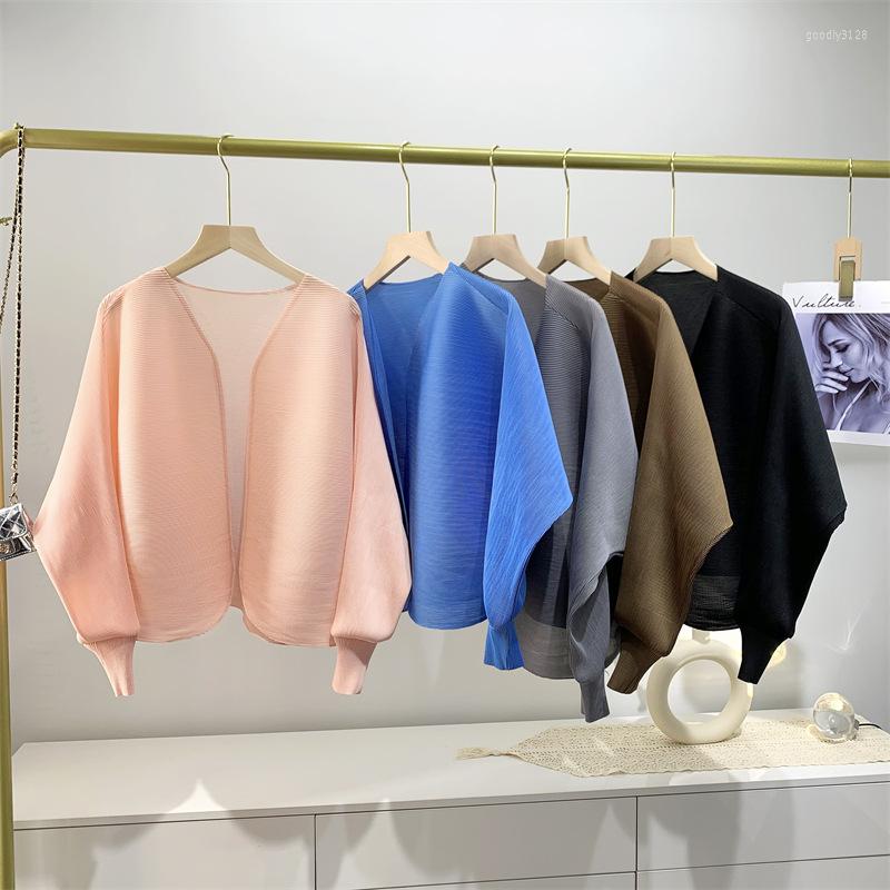 

Women's Jackets A Woman's Coat In Solid Color Miyake Pleated Spring Fashion Loose Large Size High Elastic Bat Sleeve Cardigan, Black