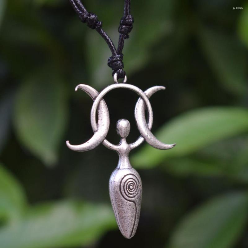 

Chains 1pcs Celtic Moon Goddess Necklace