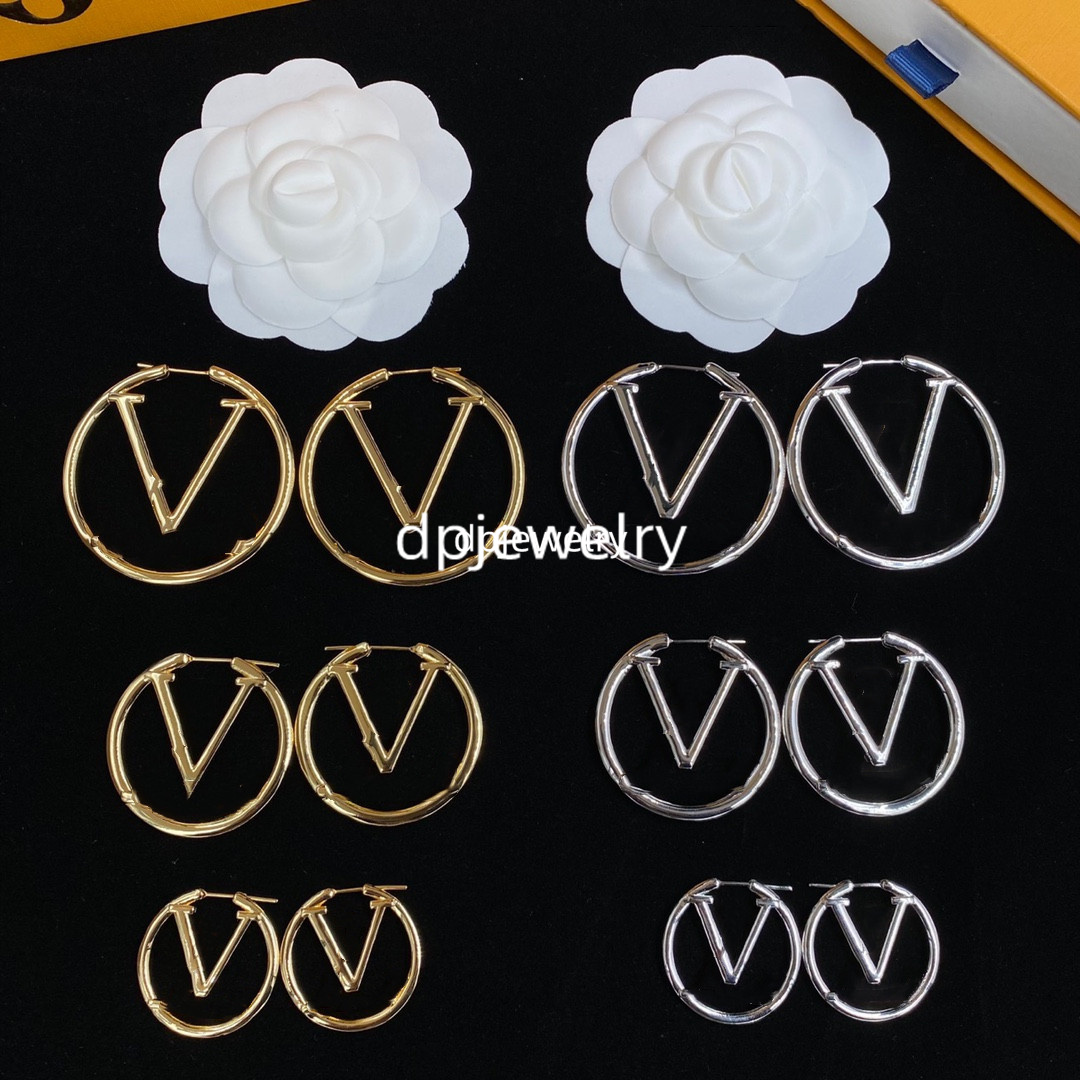 Luxury Designer Elegant Gold and Silver earring necklace Bracelet Fashion Women's Letter Pendant Clover Bracelet Wedding Special Design Jewe-image-860446562