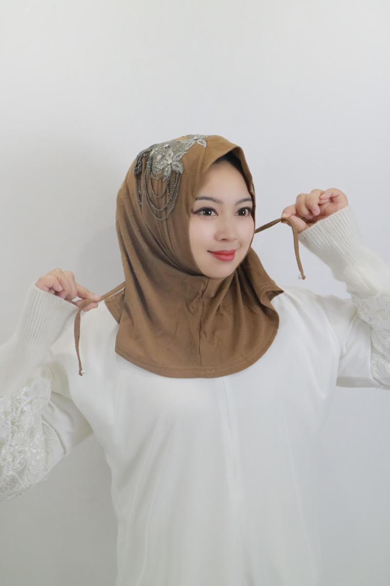 

Ethnic Clothing Beautiful Headscarves With Chains For Spring And Autumn The Most Stylish Elegant Women At Partien Parties