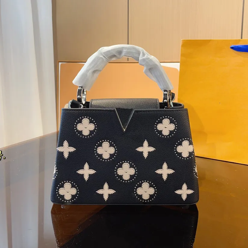 

23Fw Women Capucines BB Tote bag Genuine Leather Shopping Bags Clemence Handbag Luxurys Designers Shouder Crossbody Bag with Crystal Decoration totes 27cm, Black