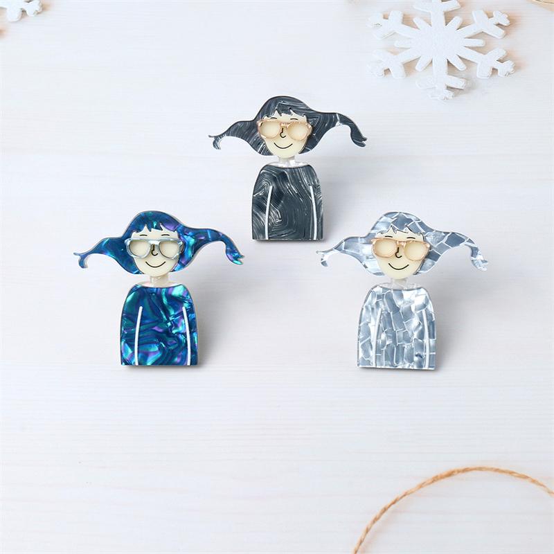 

Brooches Pins Brand Glasses Cute Girls Portrait Pin For Women Girl 2023 Design Funny Birthday Party Year Gifts JewelryPins