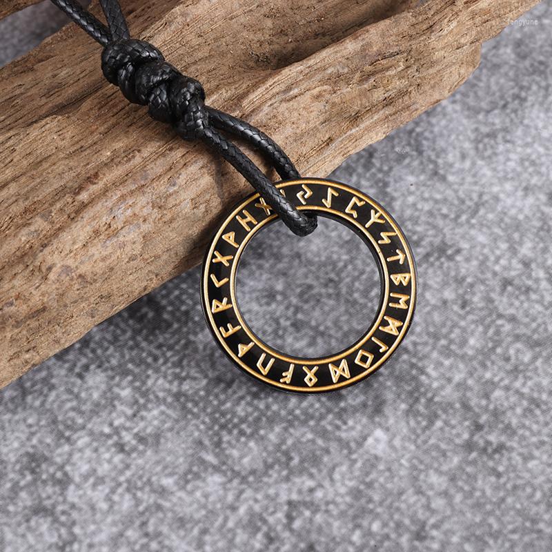 

Pendant Necklaces Vintage Viking Runes Round Necklace Men Women Lucky Amulet Stainless Steel Jewelry Year Gift