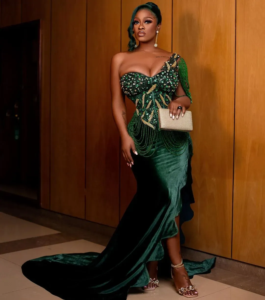 2023 Dark Green Mermaid Prom Dresses Sexy One Shoulder Velvet Evening Gown Beaded Crystals Split Side Pageant Dresses Custom Made GB1221