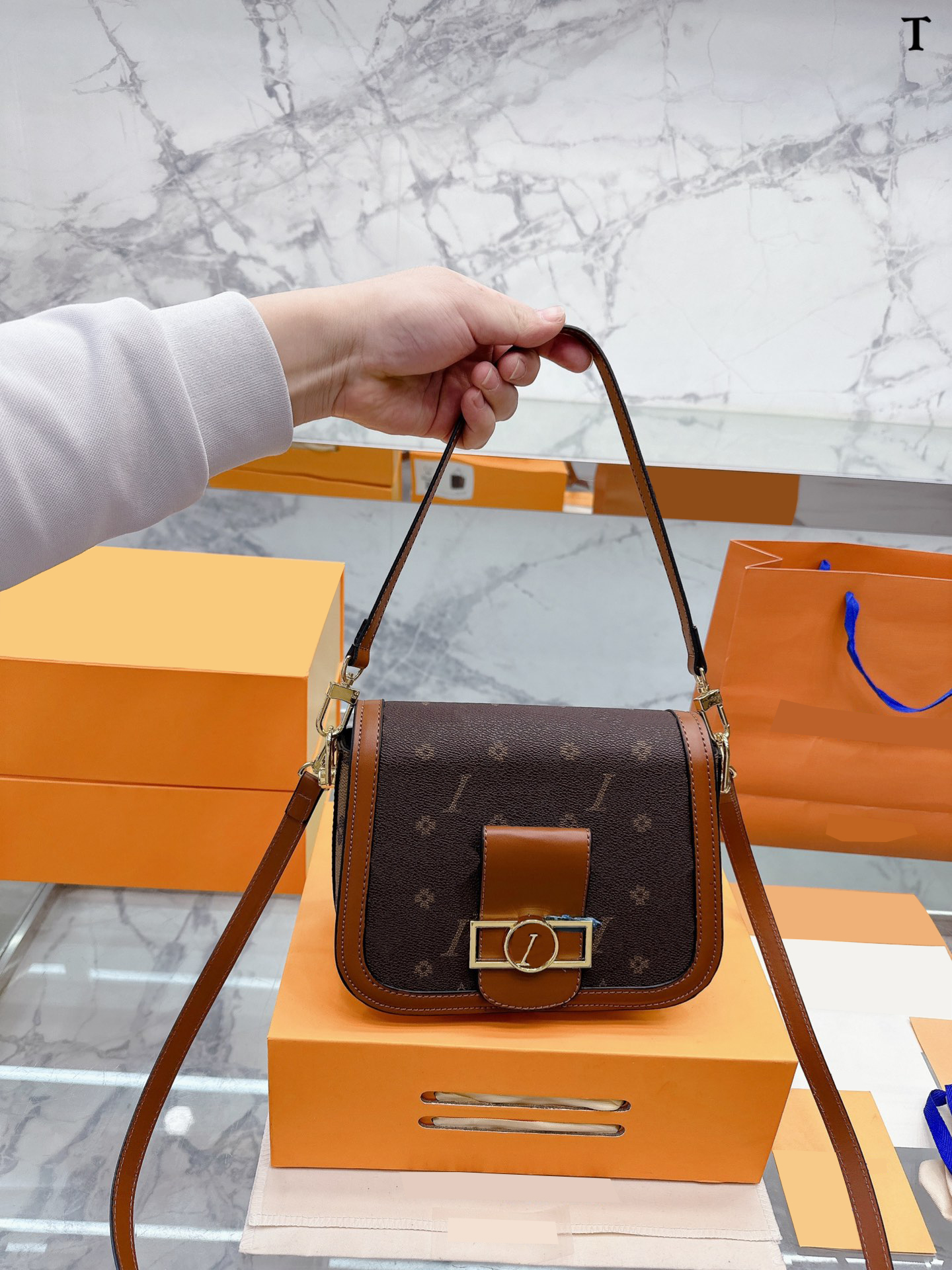 

Womens Handbag Soft Leather Tramp Shoulder Bag Women's Crossbody Handbag with Tassels Women's Work Package The most expensive handbag, Brown-no packaging box