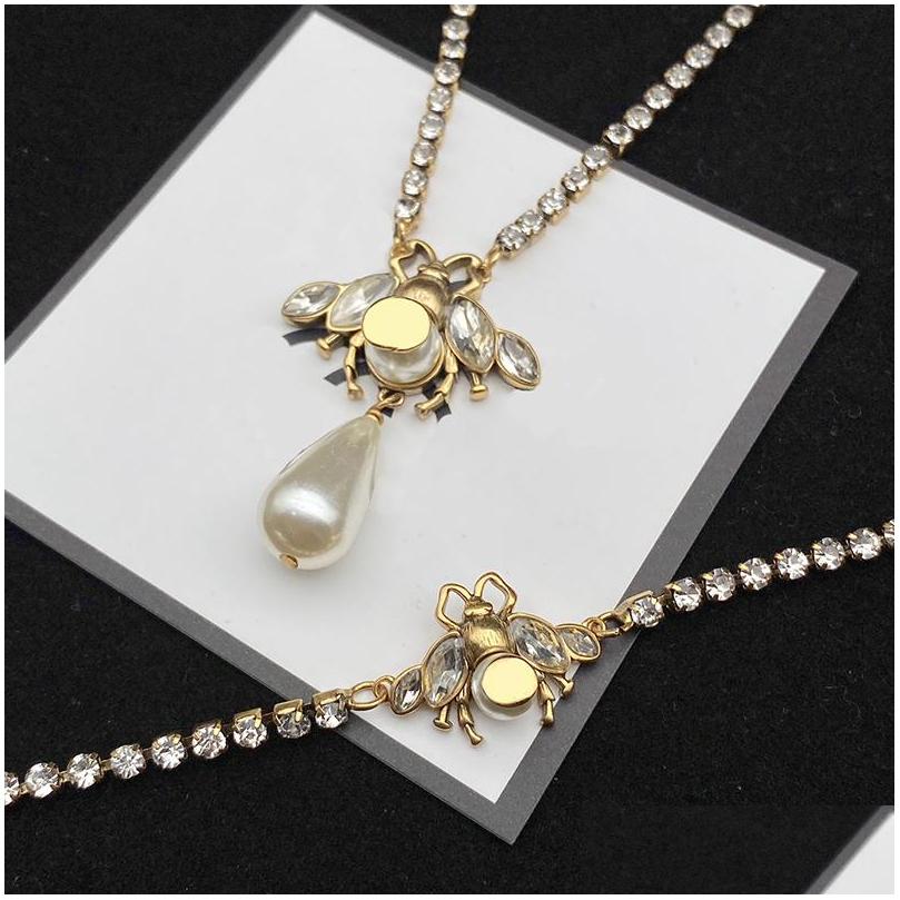 

Charm Bracelets Fashion Classic Bee Necklace Luxurys Designer Pearl Gold Bracelet Jewelry Women Party Versatile Jewellery Dr Dh9Nn