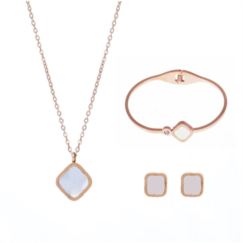 

Fashion designer jewelry suit Pendant Earrings bracelet women's three-piece set for wedding reception