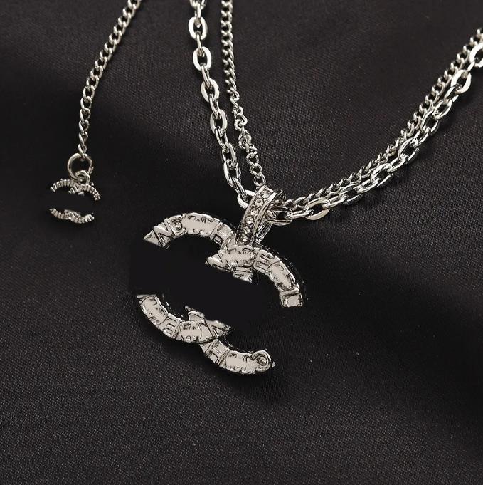 

Luxury brand Designer Pendant Necklace for Women vintage Alphabet Textured Necklace high-quality necklace jewelry accessories 18K Gold plated girl's gift