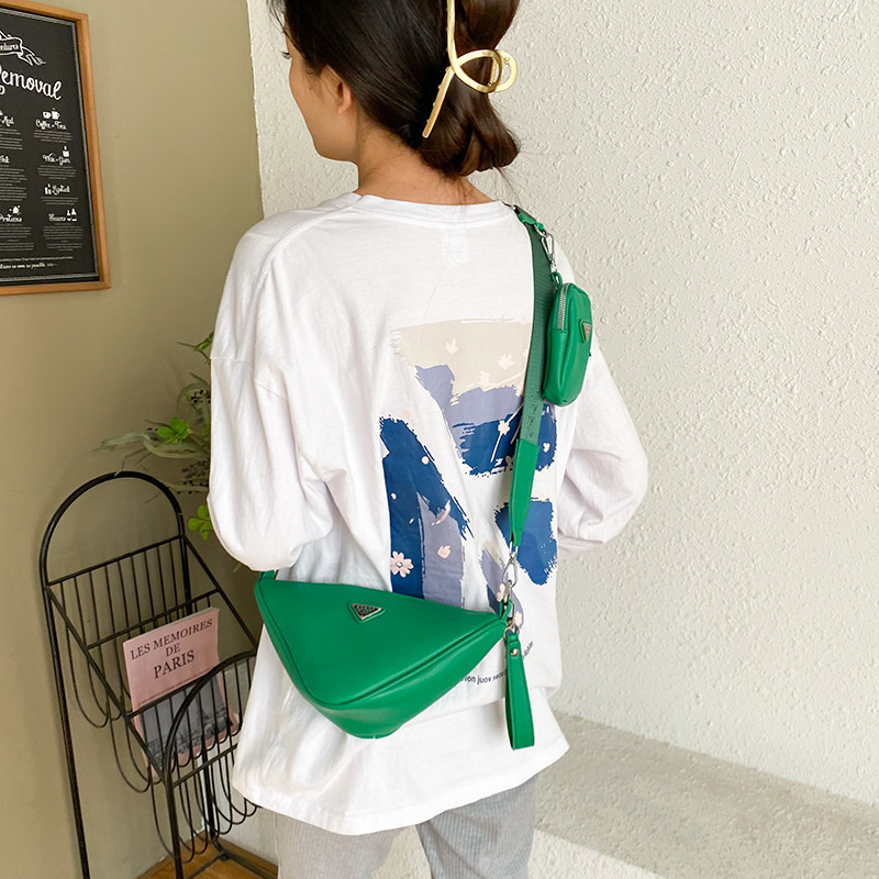 

Available in all seasons Men Day Packs New nylon triangle bag women Wide shoulder strap Triangle lock earphone bags clutch black white 27x14x11cm, Green 4512
