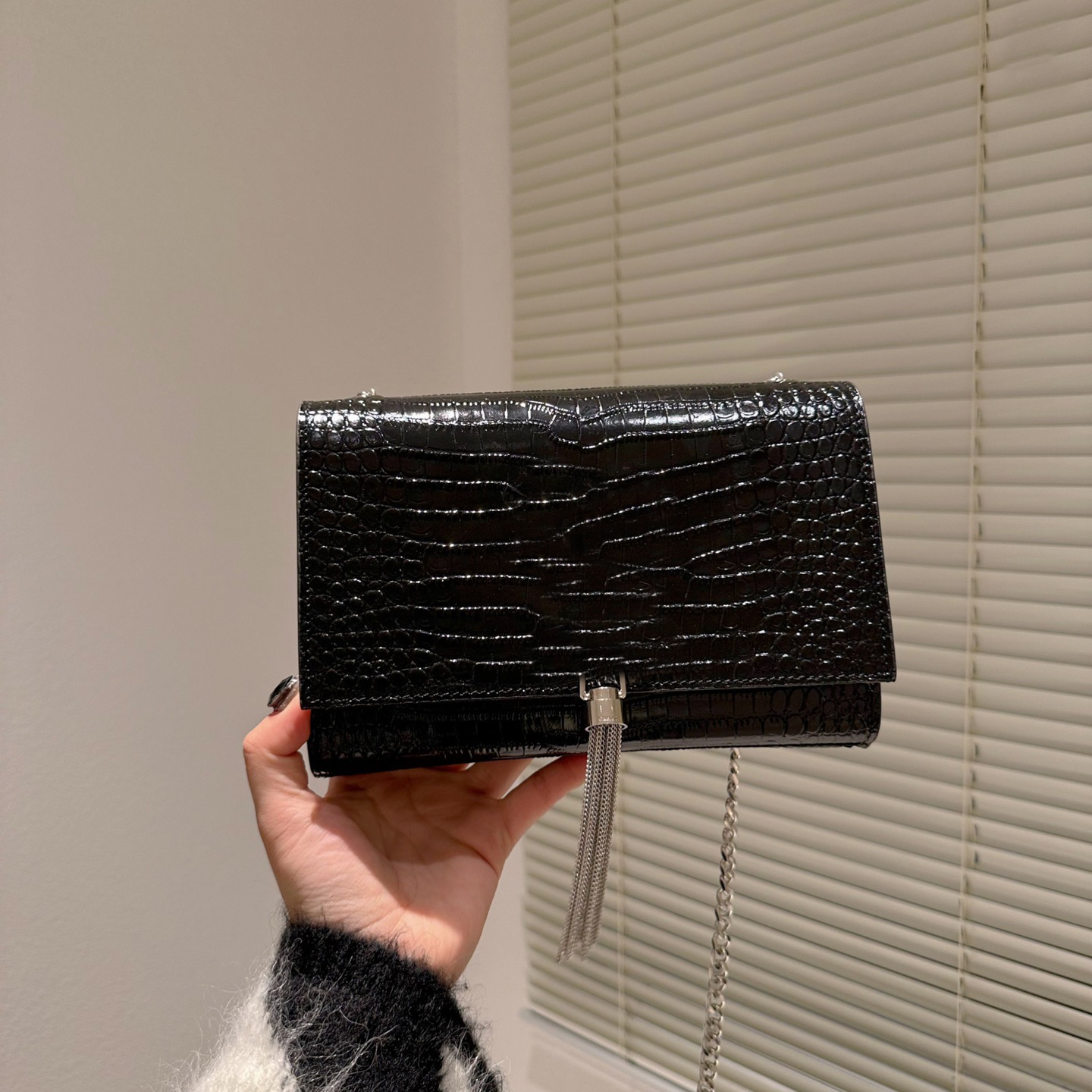 

Fashion Tassel Handbags Shoulder Luxurys Designer Bags metal chain gold silver women Handbag Genuine Leather bag Flip cover diagonal Messenger Crossbody, Black silver