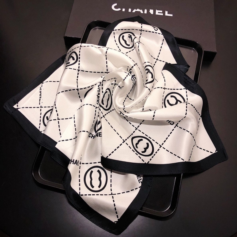 

Women Designer silk Scarf fashion brand wrap Head scarfs square silk twill Pashmina Scarves shawl pleated birthday gift Easy to match Soft Touch size 70*70CM