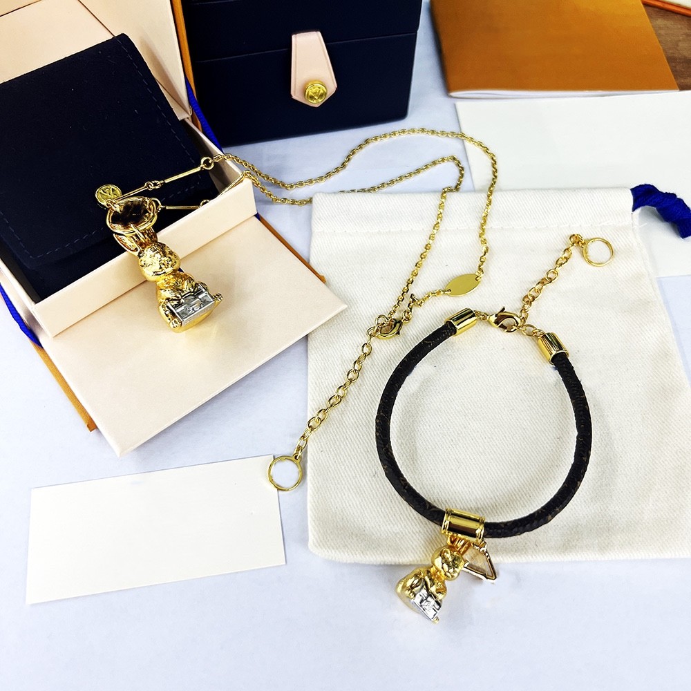 

With box Designer Leather Dauphine Bunny bracelet Trendy men women letter bracelet Luxury Brand Wedding Party Holiday Gift