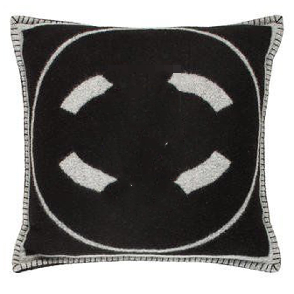 

Designer Pillows Decorative C Throw Pillow Luxury Fashion Vintage Fleece Pillowcase plus Cover Case Covers Wool Pillowcases Sofa Home travel 45x45CM, P-1