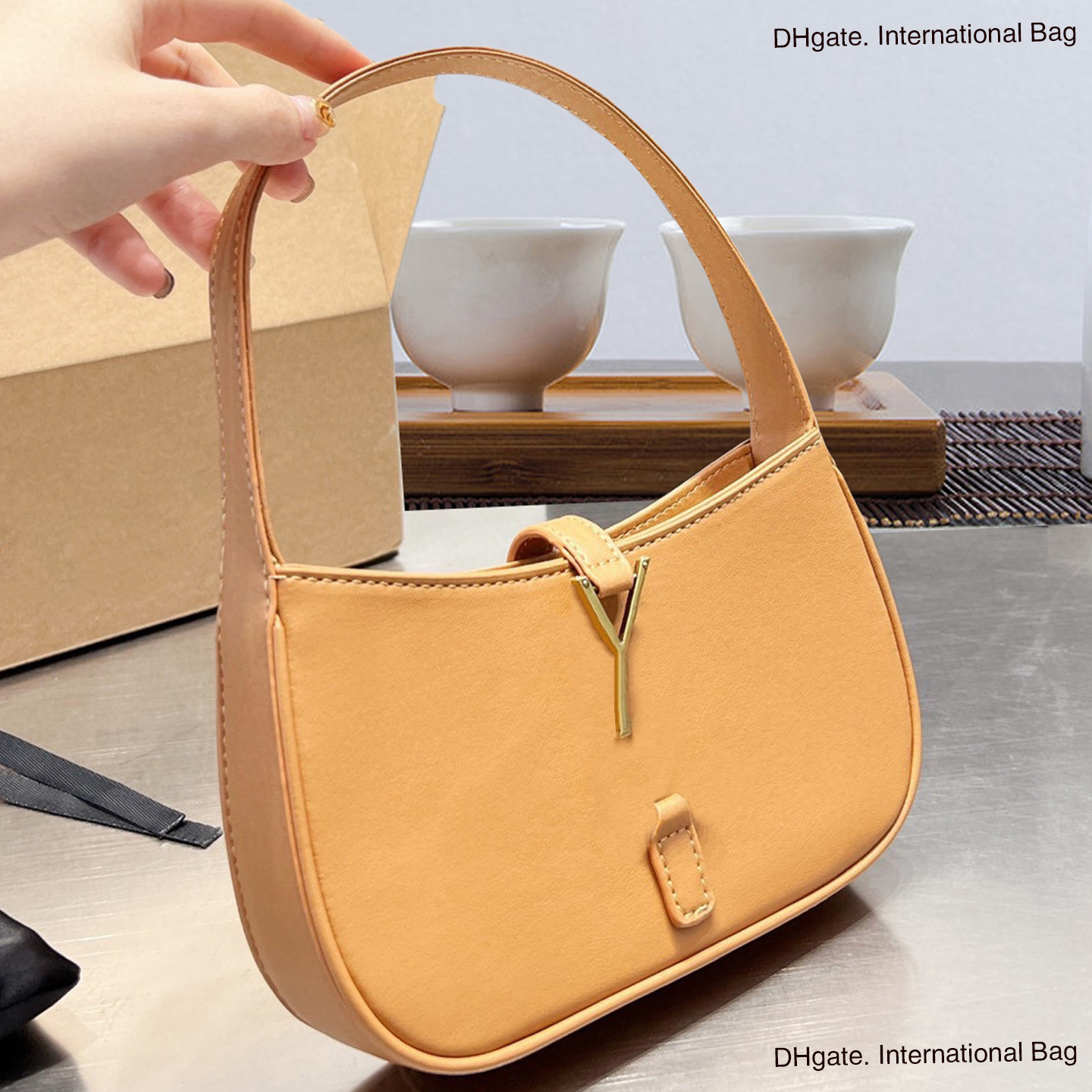 

Leather Vintage Underarm Bag Crossbody Designers Bags Mini Tote Bags with LE5A7 Gold Logo Hook with Old flower imprint for Convenient Commuting Size 19 11CM, 1-black