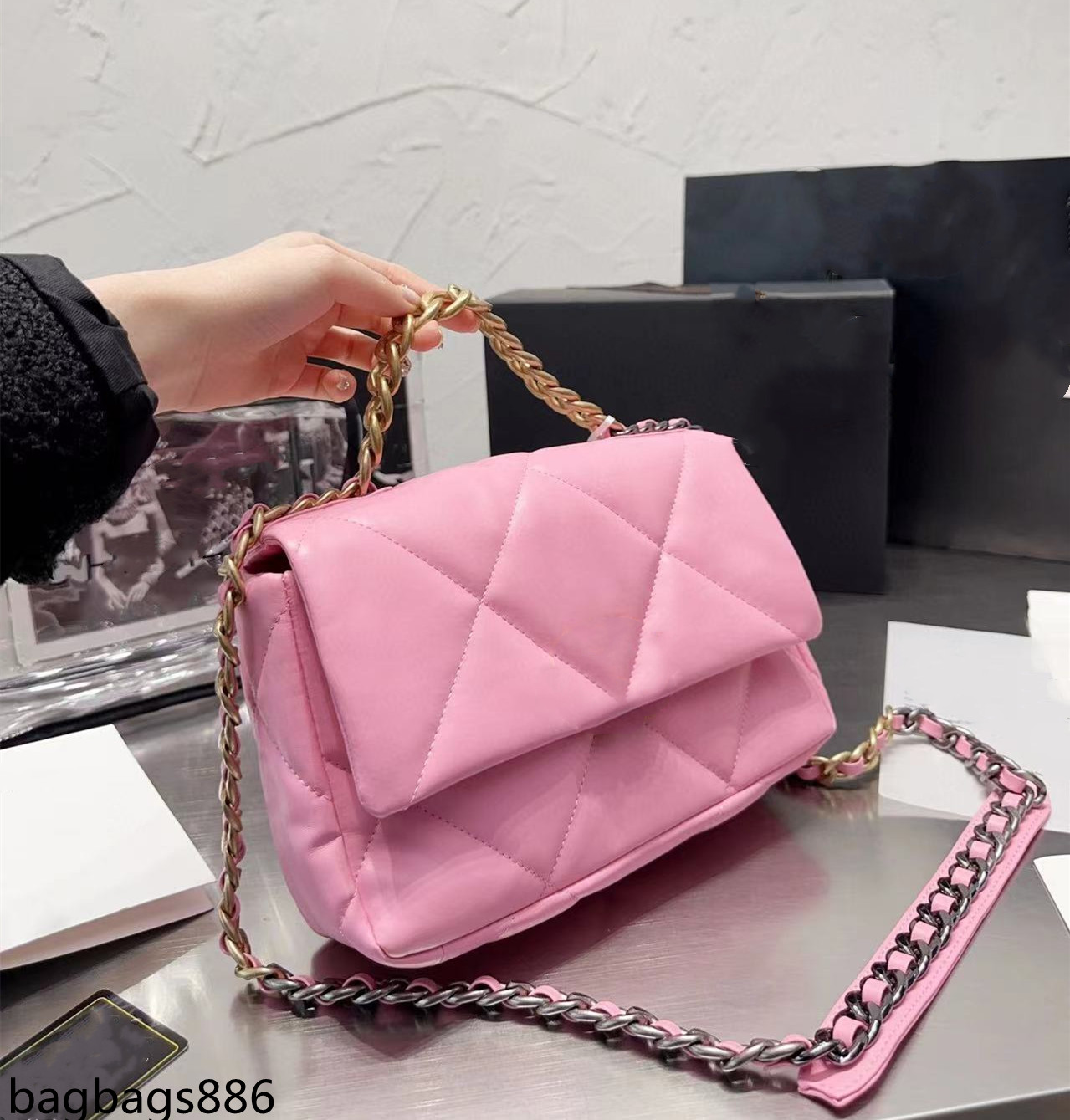 

New portable color brilliant classic flap bag bag of classic pure color leather handbags Crossbody luxury multicolor metal chain women backpack designer bags of 26c, Green