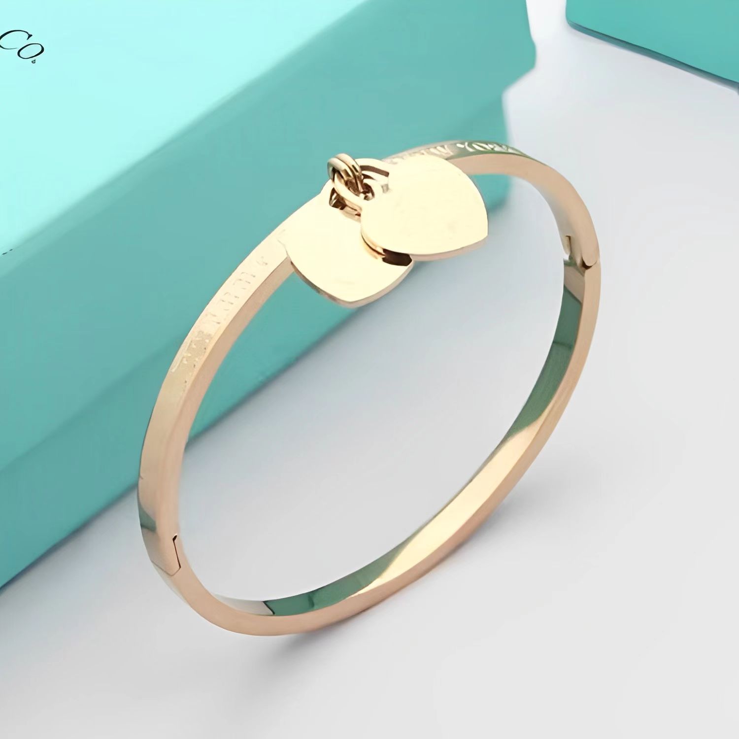 

Factory designer bangle Classic Luxury Double T Bangle Bracelet New Brand Heart Designer for Women 316l Gold Plated Charm Jewelry N2YY