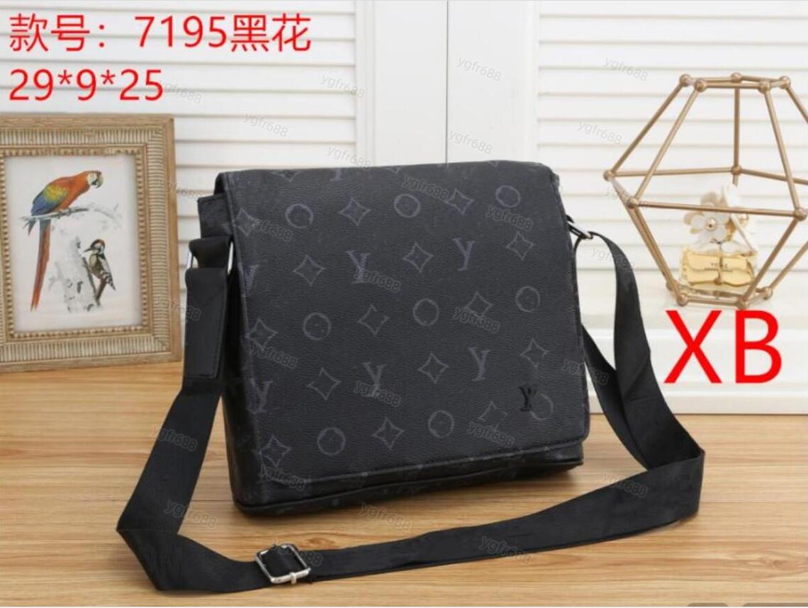 

luxury designers mens Shoulder bags Purses Classic fashion men messenger bags Leather cross body bag school bookbag should crossbody bag briefcase handbag, Packing bag