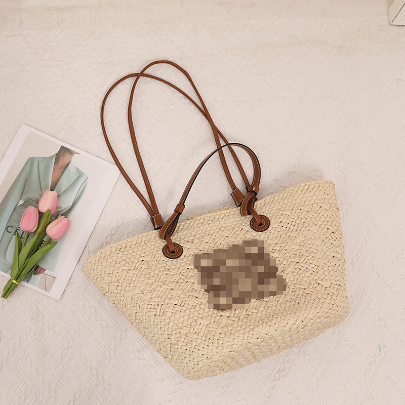 

One shoulder hand-held straw woven bag, large capacity simple woven bag, women's versatile seaside beach bag, rattan, Shoulder pattern