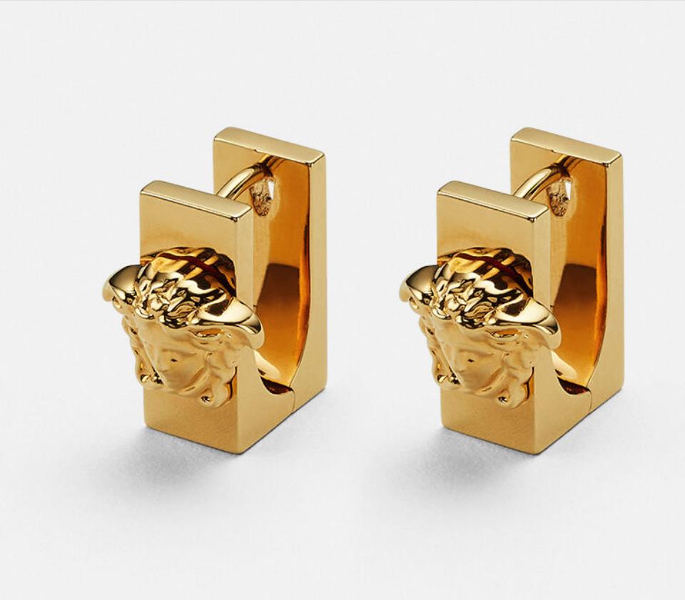 

Rectangular Medusa Earring Stud three-dimensional temperament earrings French hinge closing way light luxury niche design senior sense ear accessories