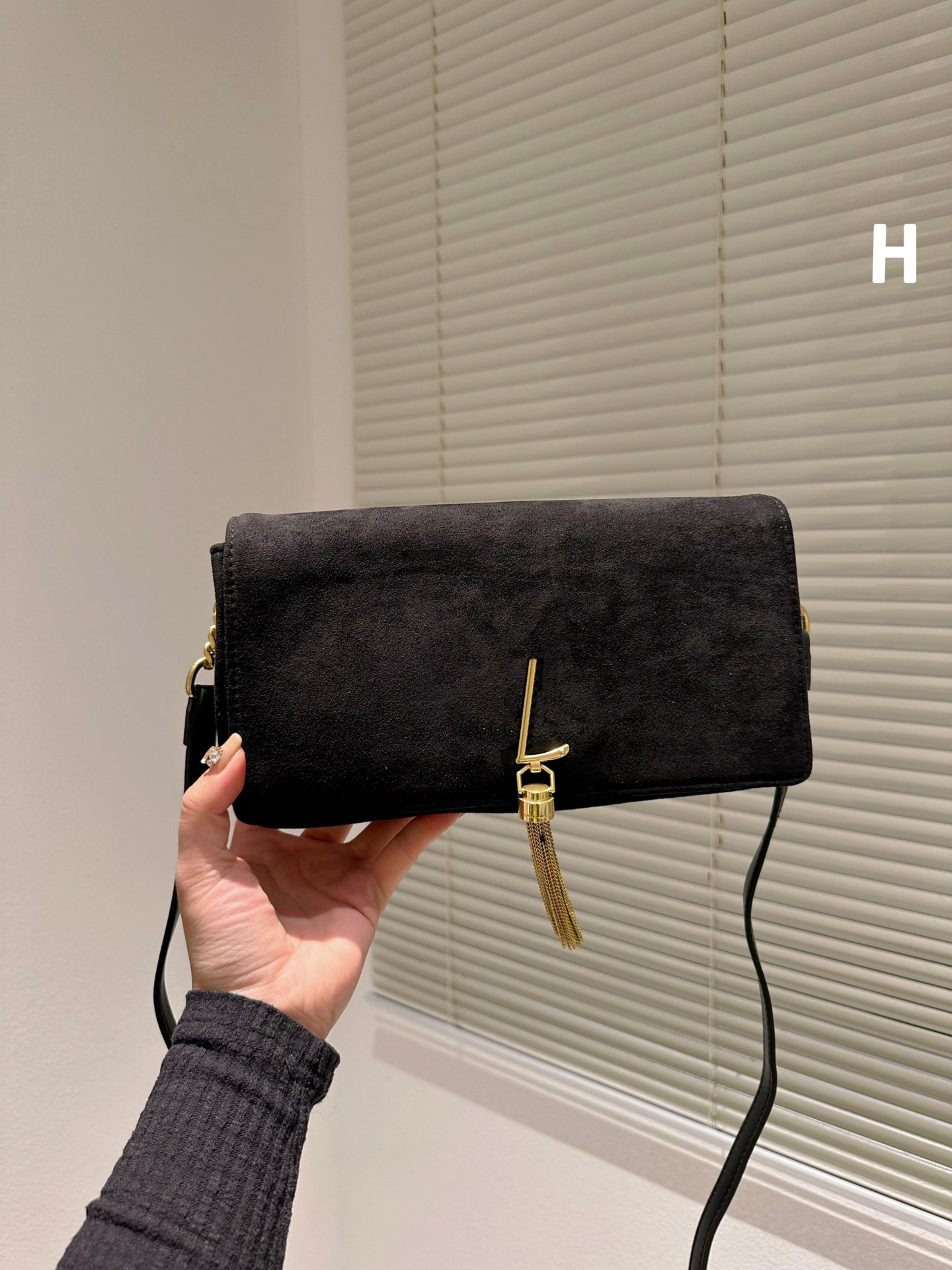 

Fashion frosted leather shoulder bag for womens small crossbody bag with detachable shoulder straps New York Medium Carson crossbody bag, Black-no gift box