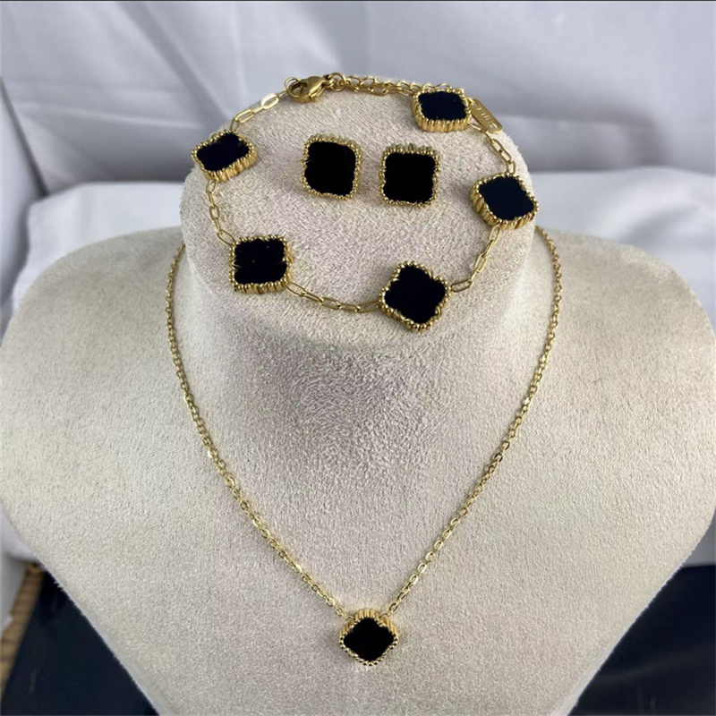 

Designer jewelry fashion necklace Earrings bracelet 18K gold Four piece set women's suit 6 colors optional wedding selection banquet wholesale