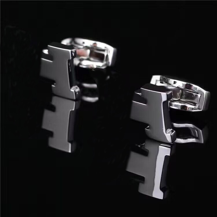 

Luxury Designer High Quality Classic Cuff Link Fashion Jewelry Men Classic Letters Cuff Links French Shirt Accessories Wedding Gifts Cufflinks