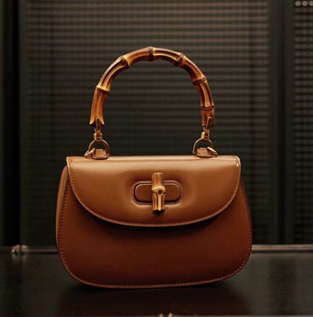 

Bamboo Handle Genuine Leather Shoulder Bags Designer Purses And Handbags Cross body Messenger Saddle Bag With Two belts Quality Fashion Small Totes 2386, White